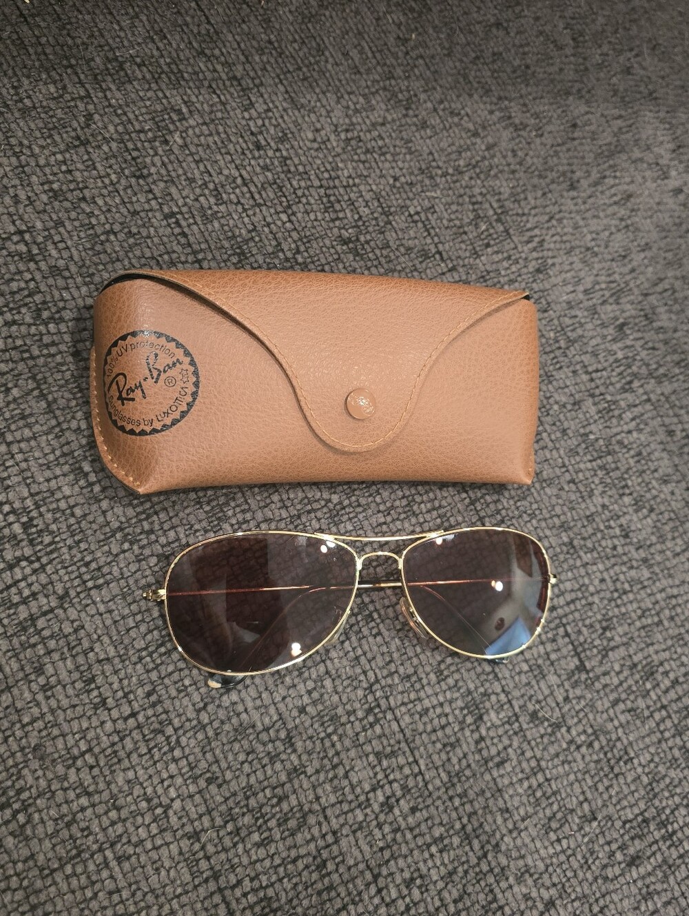Ray-Ban | Brown Case & Aviator Sunglasses